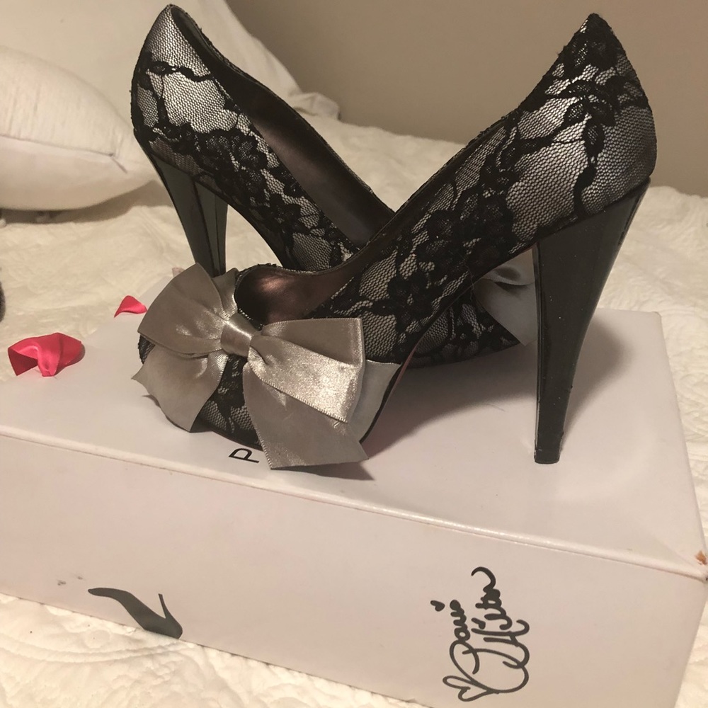 Black lace heels with bow